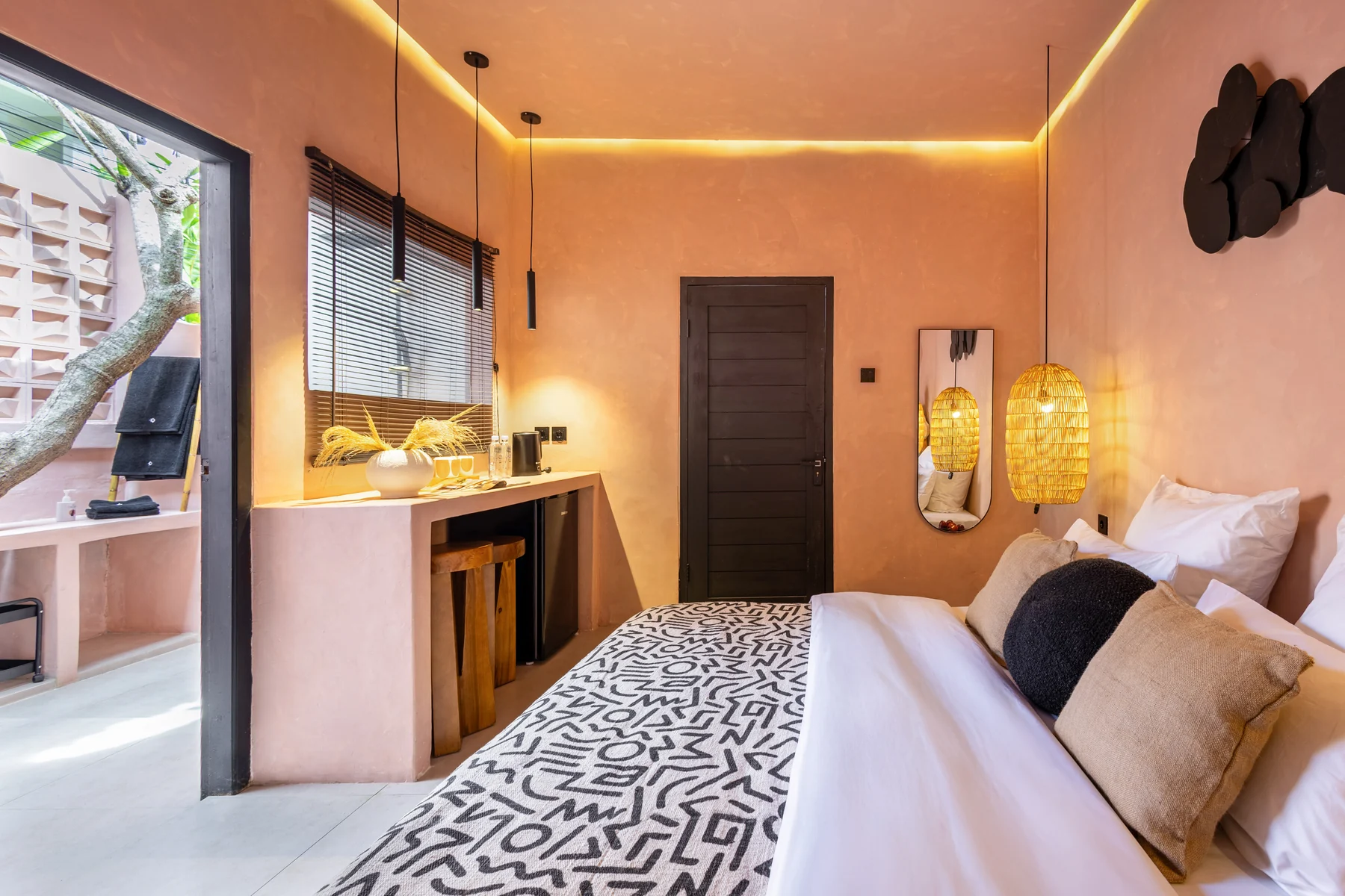 Casa Solar Canggu - room with pantry