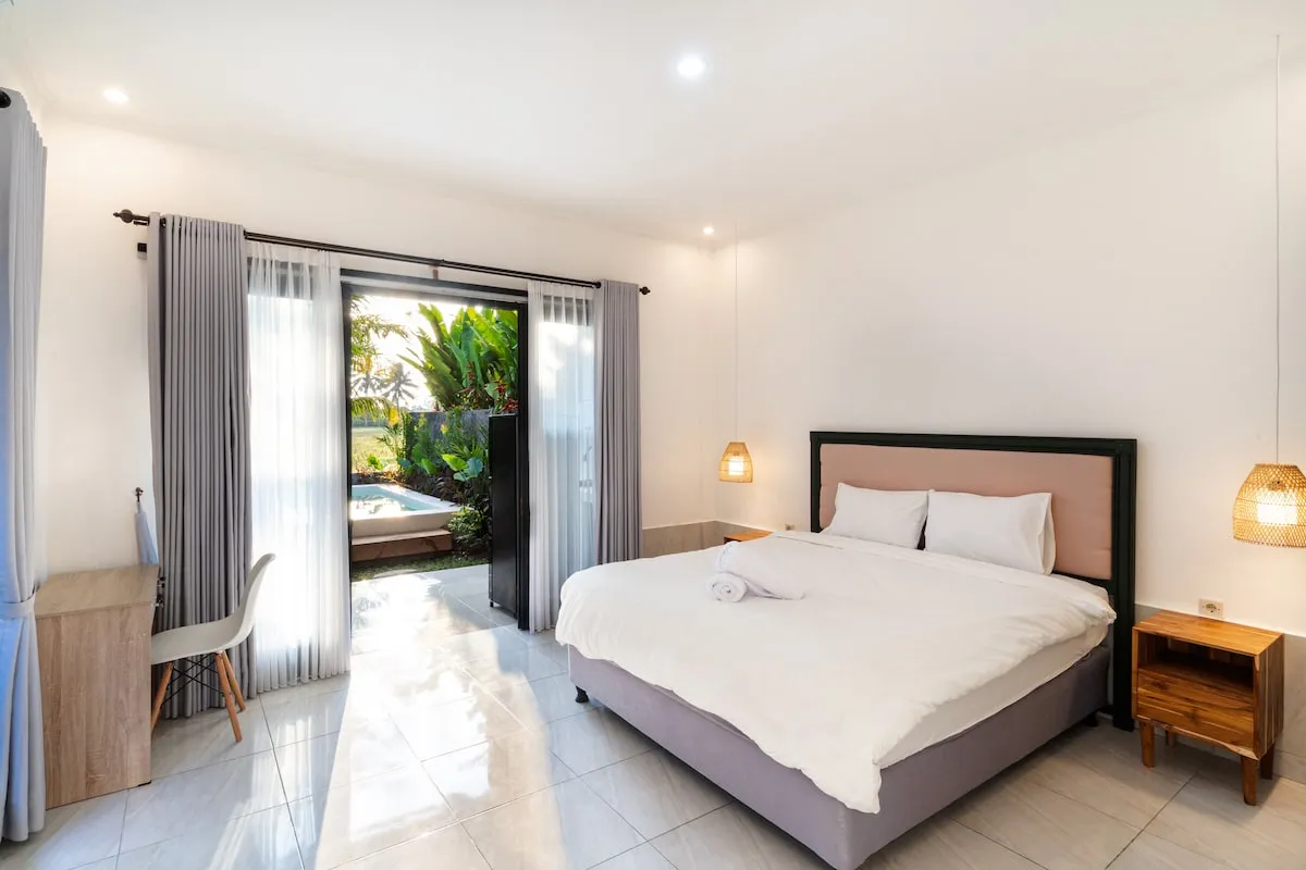 Parafrutts - pool area