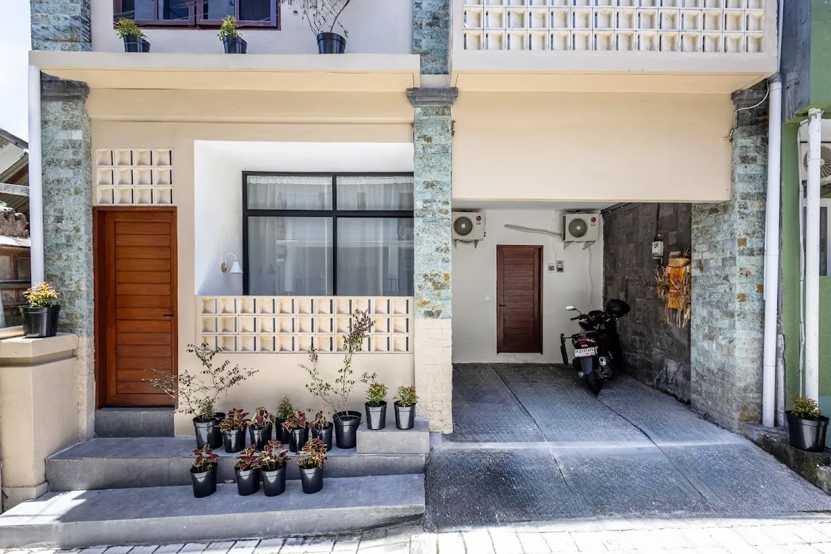 Pyramids - room interior